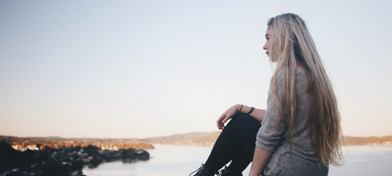 This woman is wondering can she buy the abortion pill online?