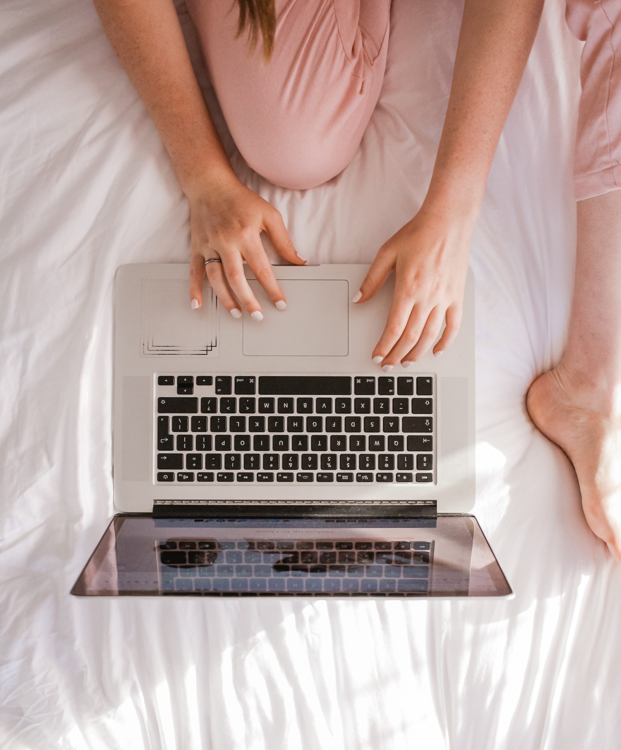 Woman searching if she can find the abortion pill online
